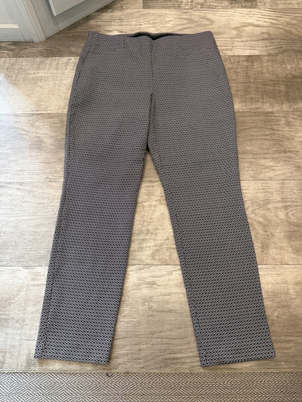 Chico's Black & White Geometric Straight-Leg Pants